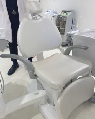 少見的三摺診療椅，讓患者坐上去時毫不費力